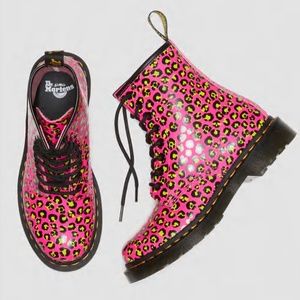 NWOT 1460 WOMEN'S LEOPARD SMOOTH LEATHER LACE UP BOOTS Dr. Martens Pink neon 9L